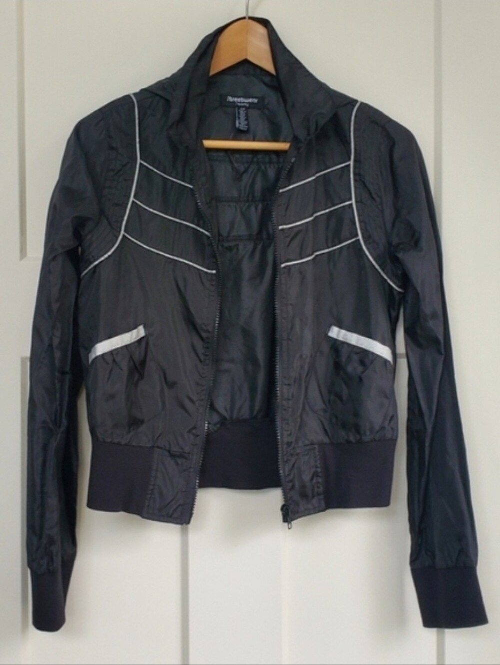 Streetwear Society Cropped Sporty Windbreaker Jacket Black Y2K Vibe, Size Small